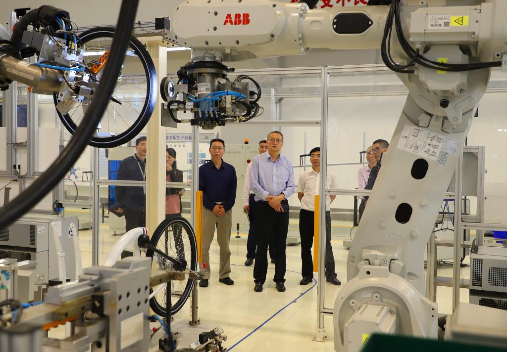 借智沪上名校 赋能应用型发展——夏良玉书记率队赴上海高校考察新材料技术研发与办学经验